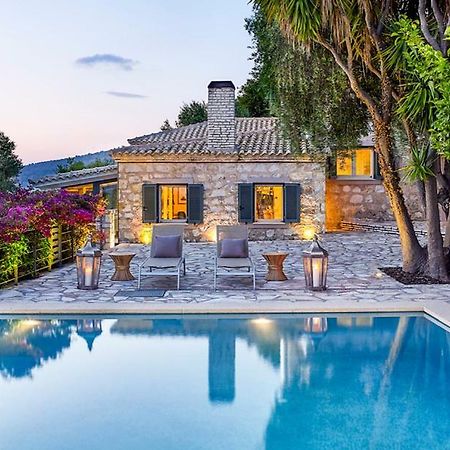 איגומניטסה Villa Ioli- Beachfront Luxury Residence מראה חיצוני תמונה