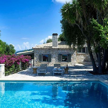 איגומניטסה Villa Ioli- Beachfront Luxury Residence מראה חיצוני תמונה
