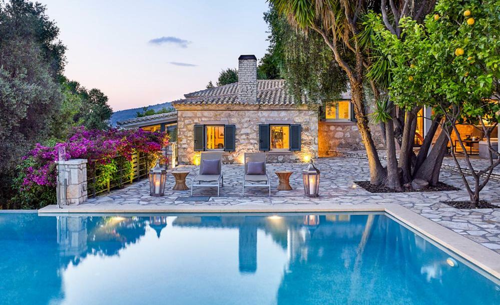 איגומניטסה Villa Ioli- Beachfront Luxury Residence מראה חיצוני תמונה