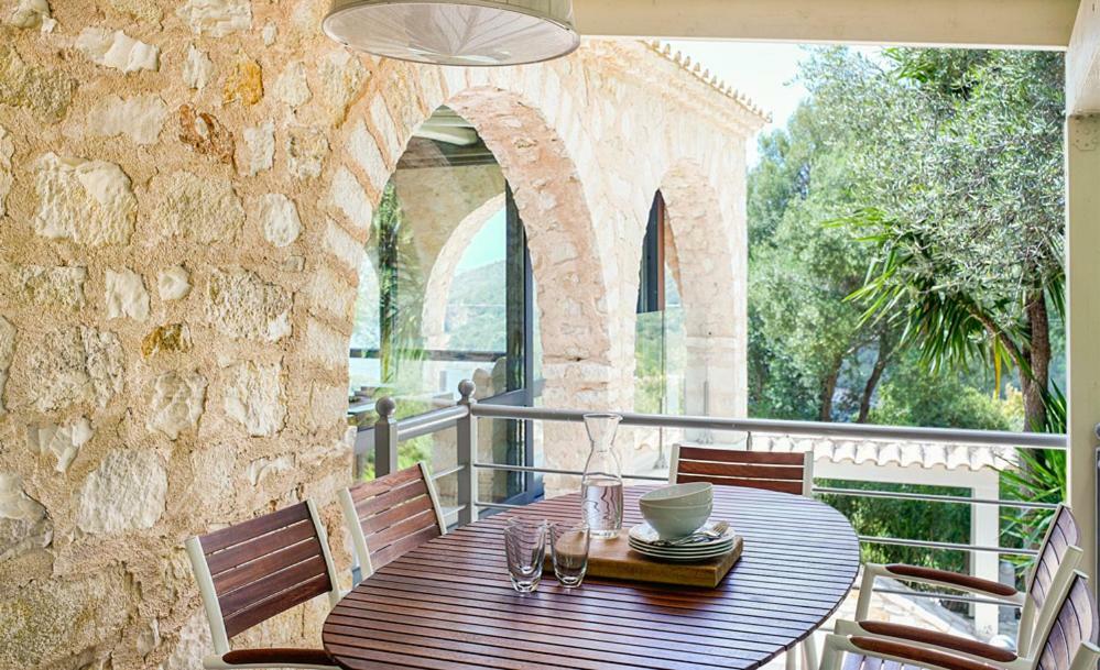 איגומניטסה Villa Ioli- Beachfront Luxury Residence מראה חיצוני תמונה