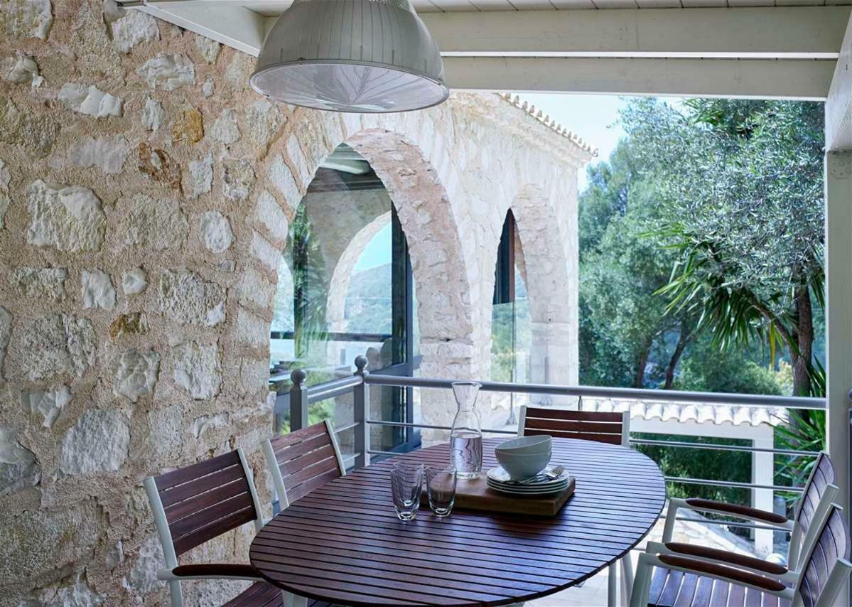 איגומניטסה Villa Ioli- Beachfront Luxury Residence מראה חיצוני תמונה