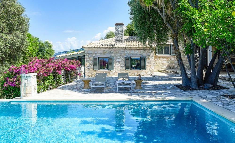 איגומניטסה Villa Ioli- Beachfront Luxury Residence מראה חיצוני תמונה